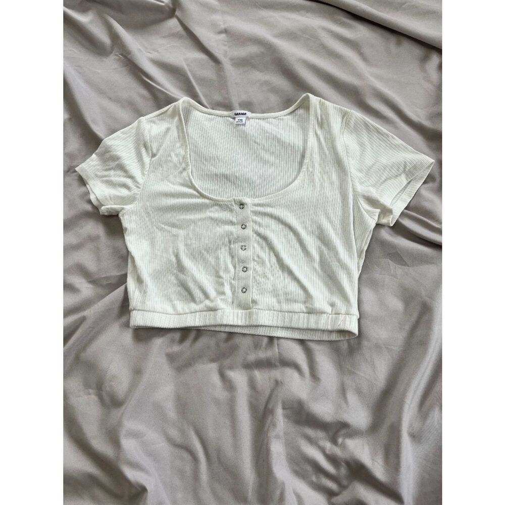 Garage white cropped t-shirt.